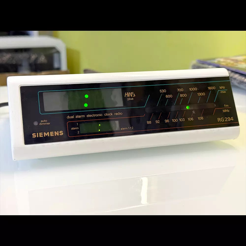 (Pre-Owned, Very Good) Siemens RG 294 Dual Alarm Electronic Clock Radio (FM/AM) With Auto Dimmer (White) (60 Days Warranty)