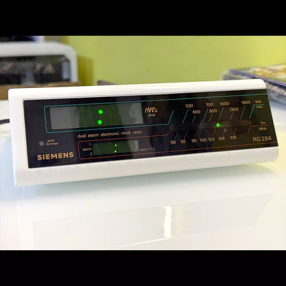 (Pre-Owned, Very Good) Siemens RG 294 Dual Alarm Electronic Clock Radio (FM/AM) With Auto Dimmer (White) (60 Days Warranty)