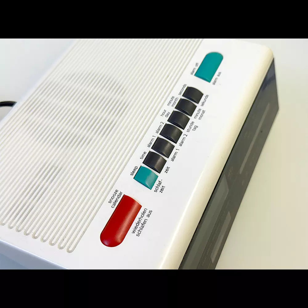 (Pre-Owned, Very Good) Siemens RG 294 Dual Alarm Electronic Clock Radio (FM/AM) With Auto Dimmer (White) (60 Days Warranty)